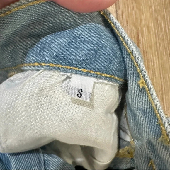 Brandy Melville Women’s Light Wash Boyfriend Distressed Denim Jeans Size S GUC - Picture 8 of 11